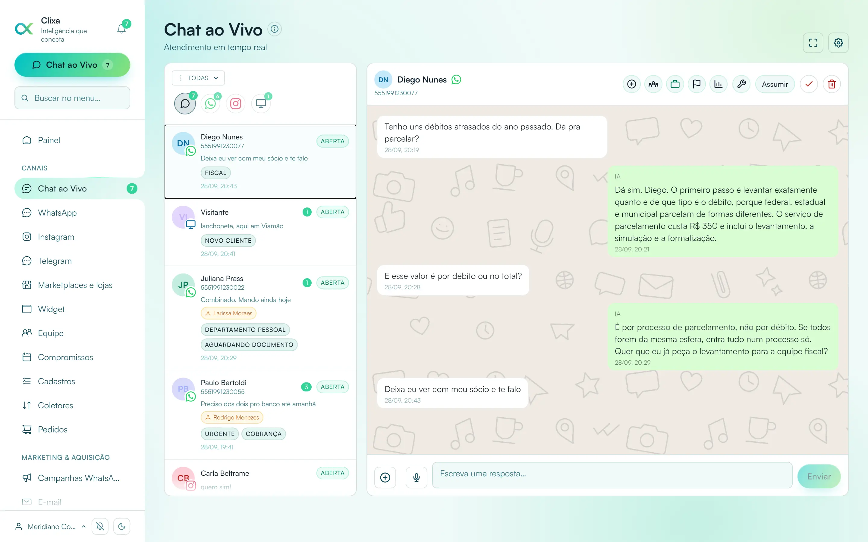 Caixa de entrada do Clixa no computador: conversas de WhatsApp, Instagram, site e Mercado Livre na mesma lista